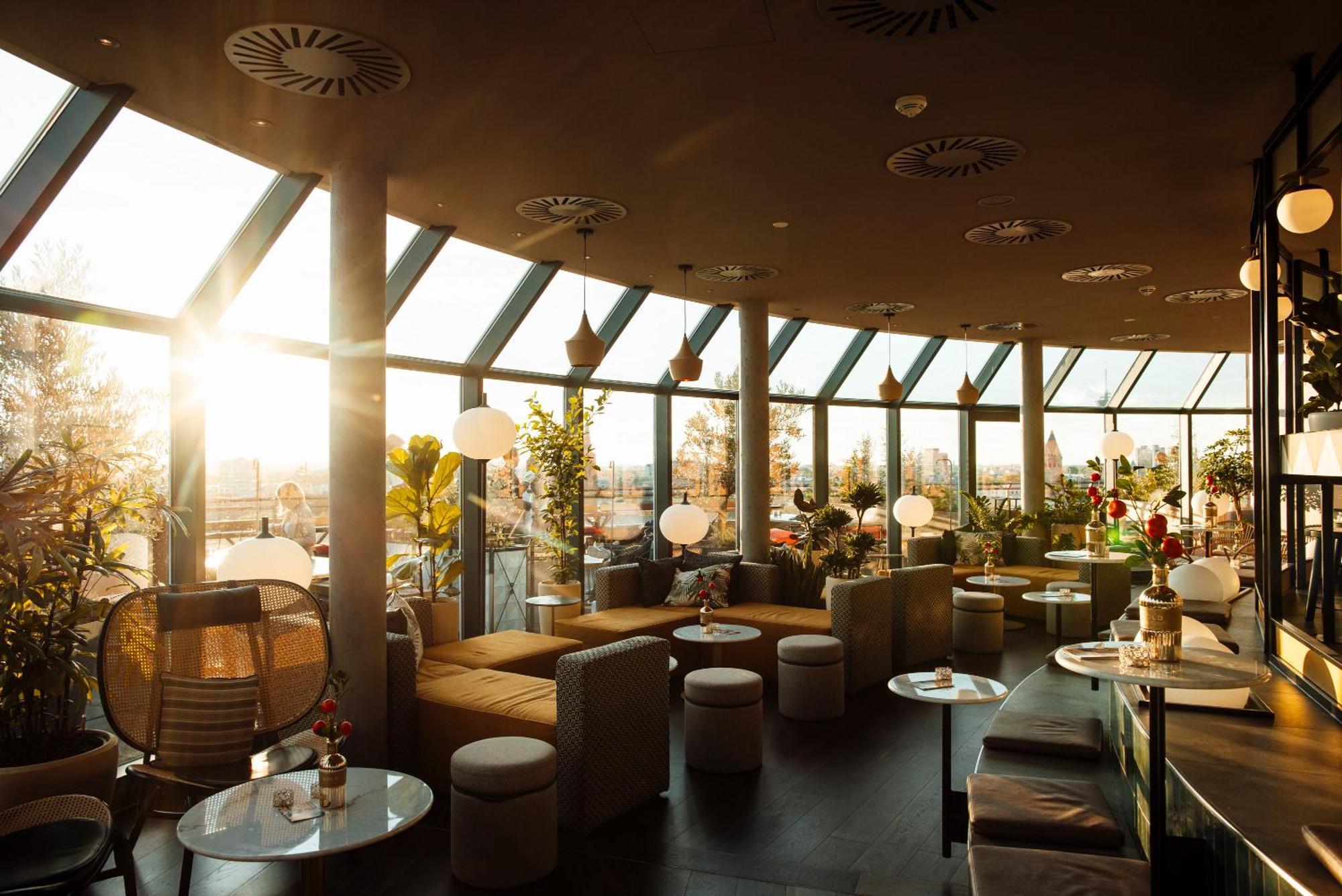 Wasserturm Hotel Cologne, Curio Collection By Hilton Exterior foto