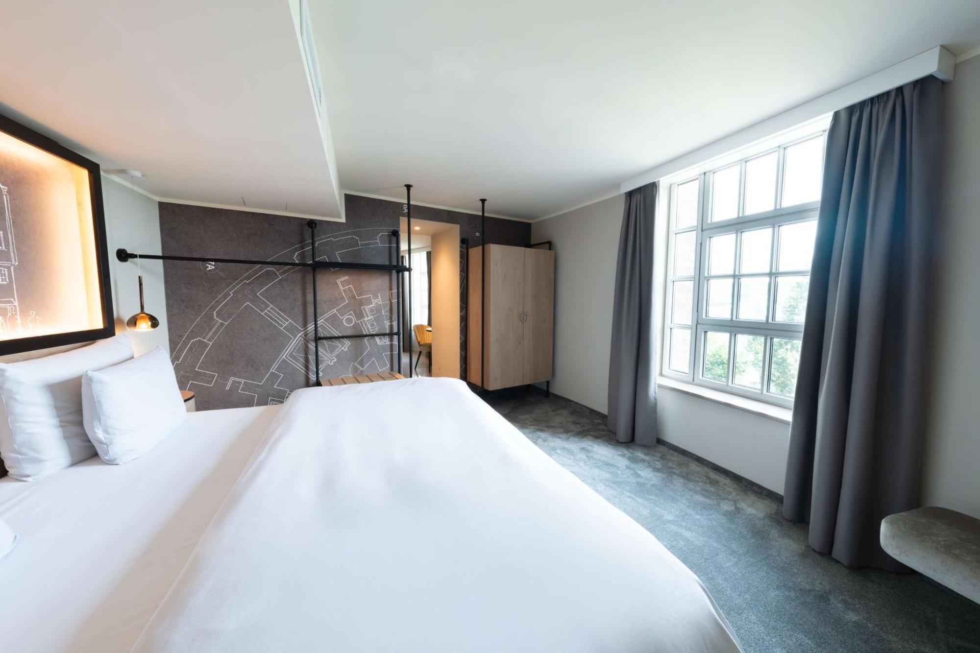 Wasserturm Hotel Cologne, Curio Collection By Hilton Exterior foto