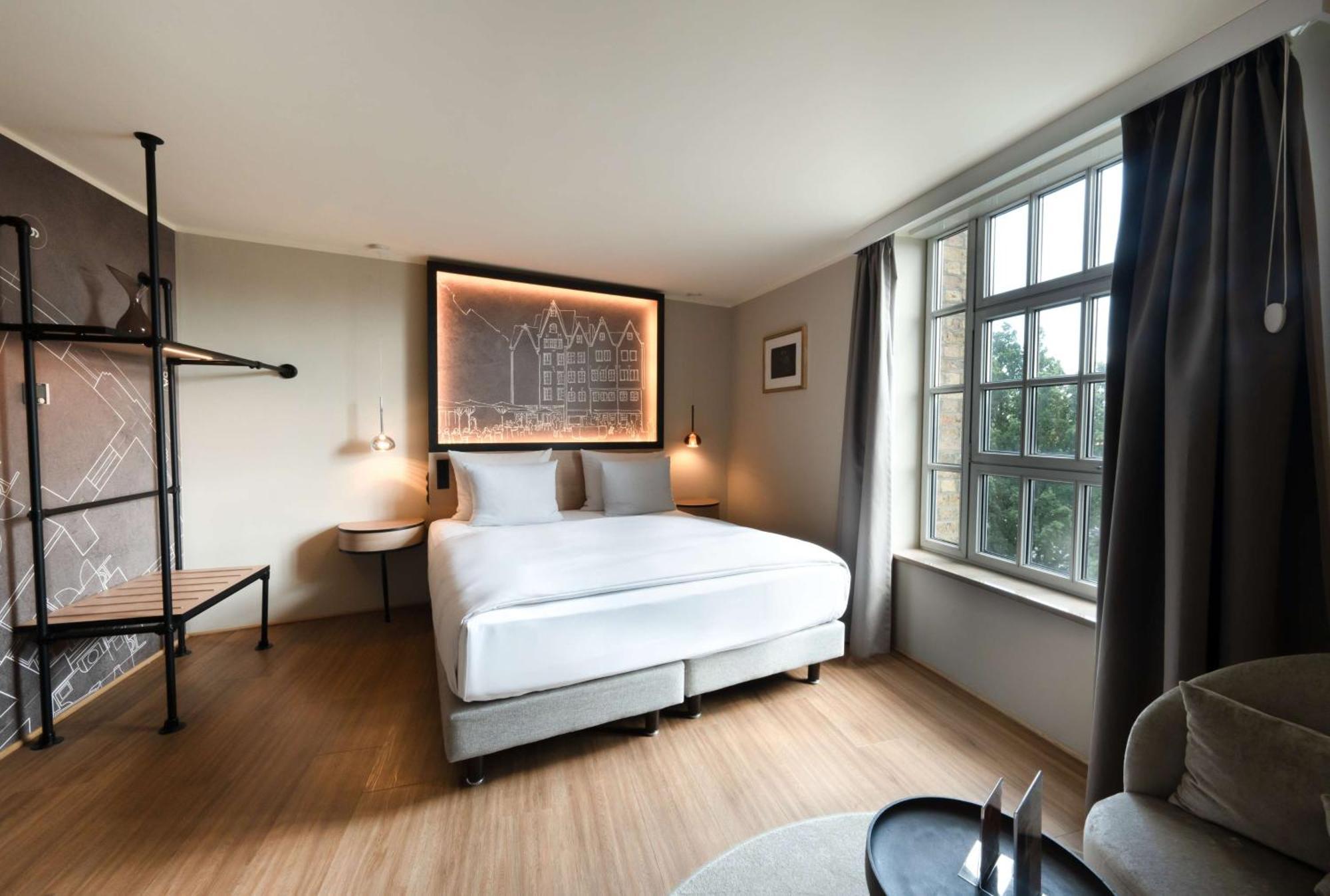Wasserturm Hotel Cologne, Curio Collection By Hilton Exterior foto