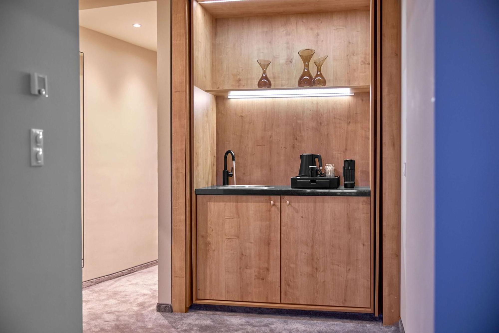Wasserturm Hotel Cologne, Curio Collection By Hilton Exterior foto
