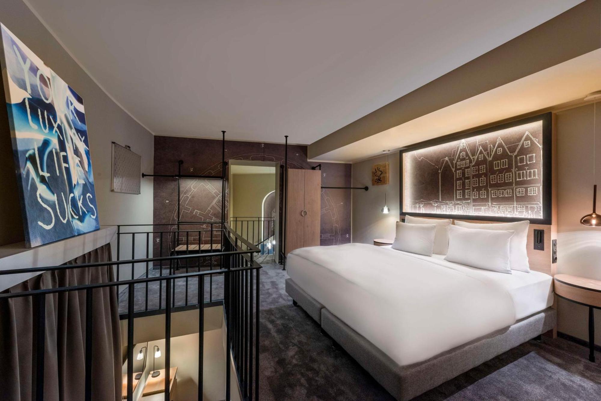 Wasserturm Hotel Cologne, Curio Collection By Hilton Exterior foto