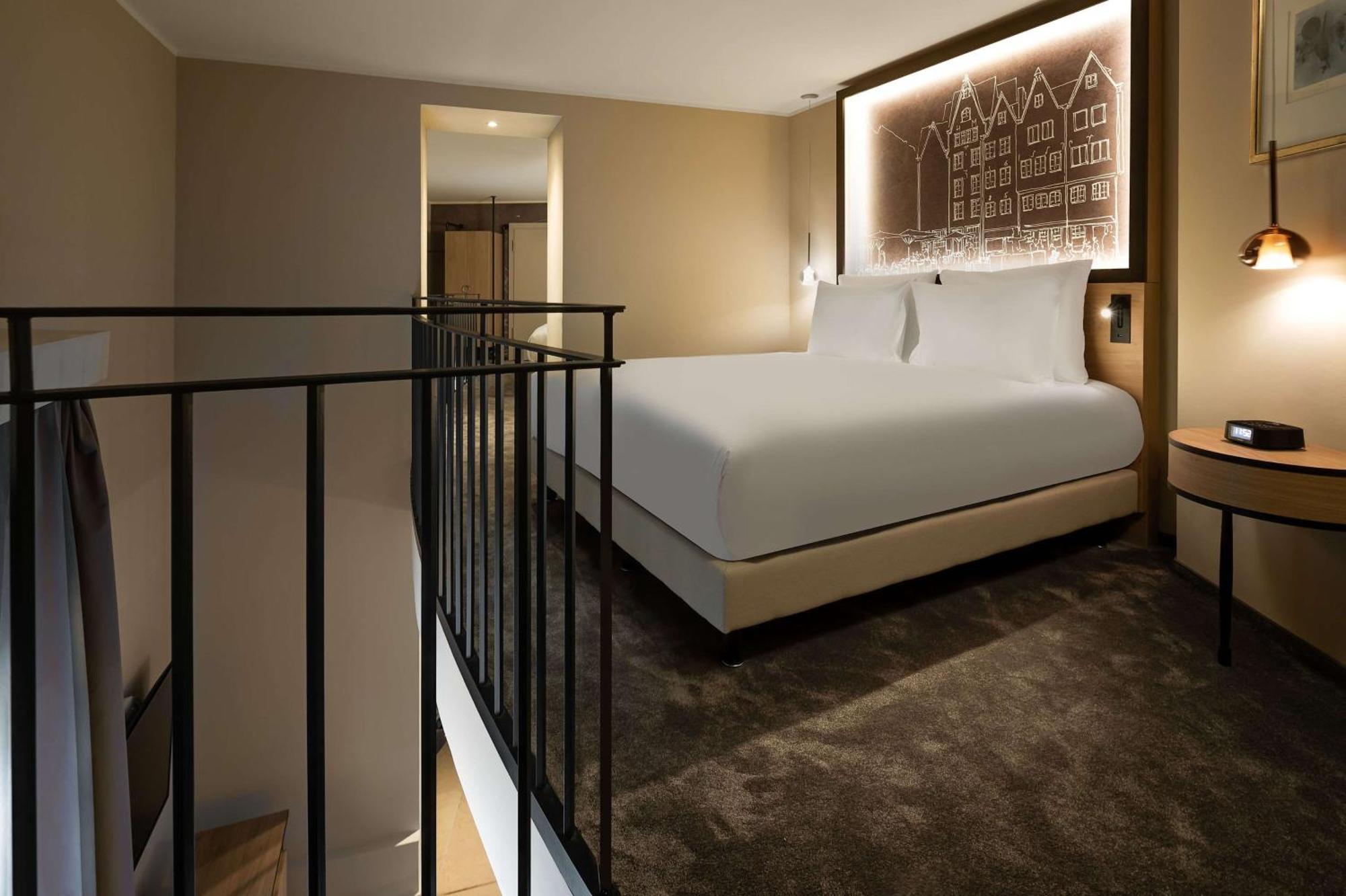 Wasserturm Hotel Cologne, Curio Collection By Hilton Exterior foto