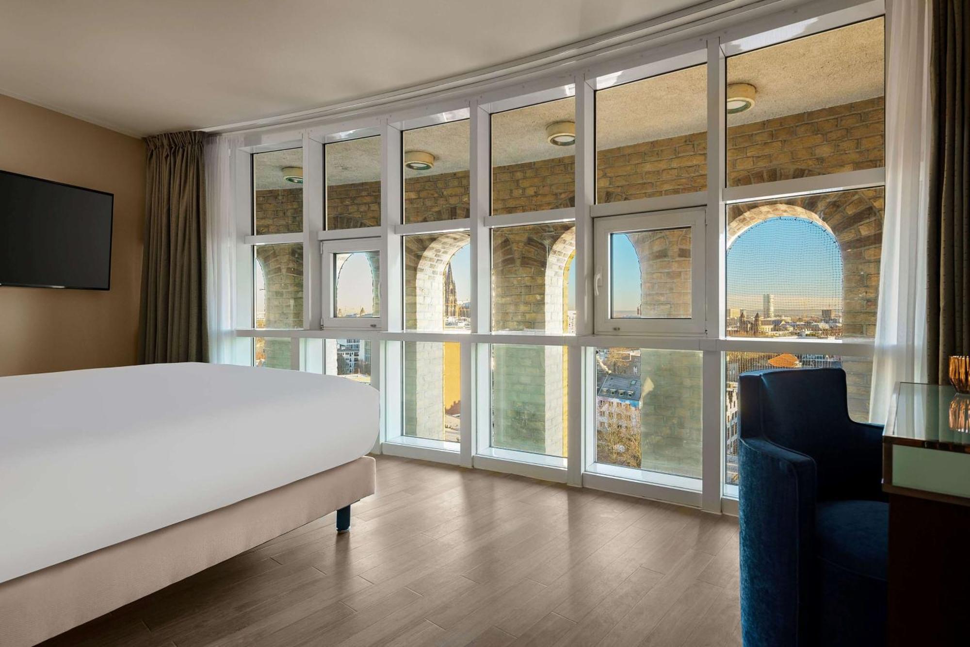 Wasserturm Hotel Cologne, Curio Collection By Hilton Exterior foto