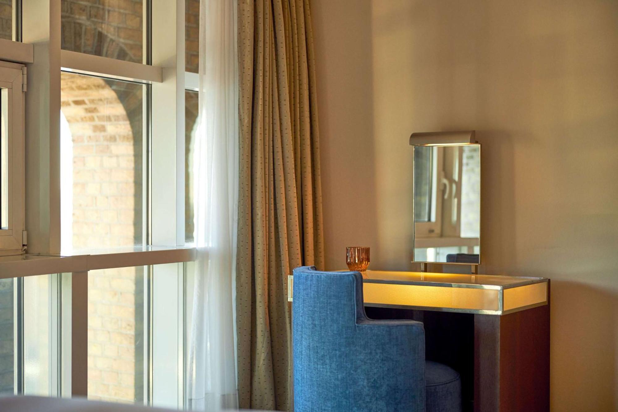 Wasserturm Hotel Cologne, Curio Collection By Hilton Exterior foto