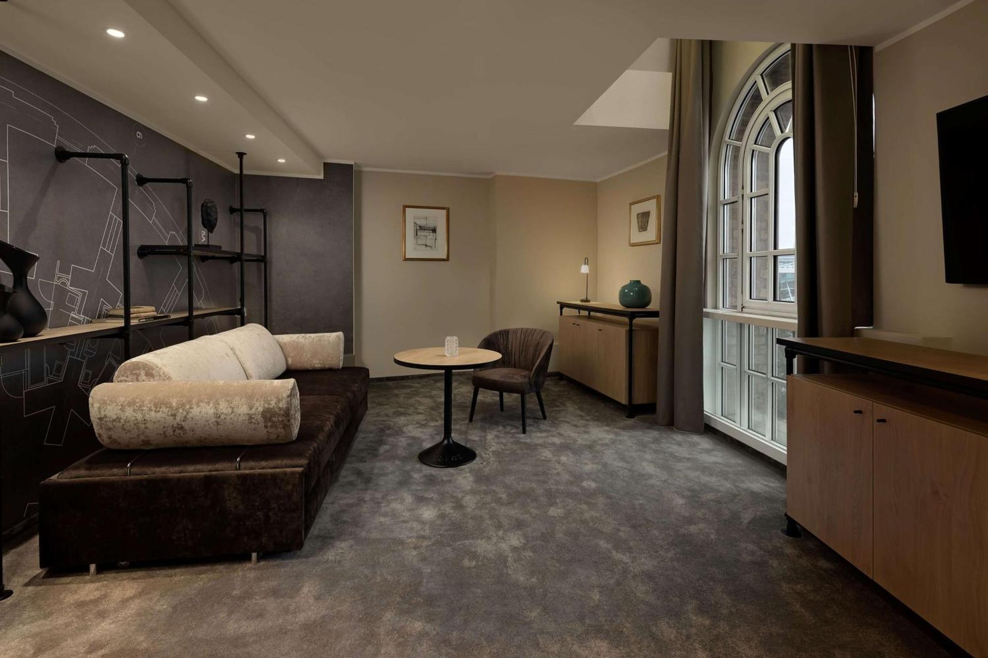 Wasserturm Hotel Cologne, Curio Collection By Hilton Exterior foto