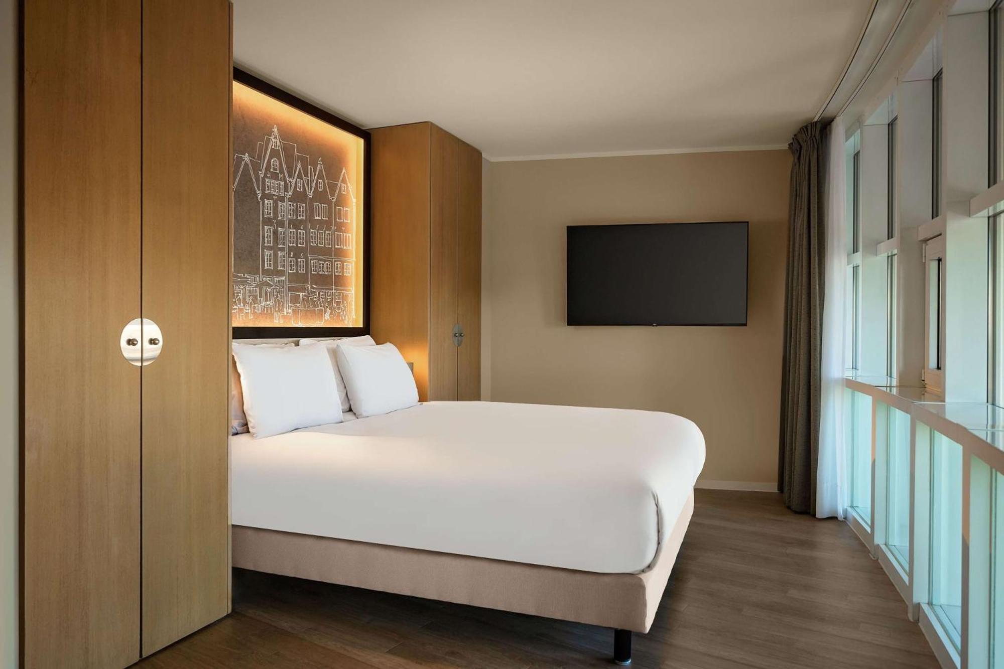 Wasserturm Hotel Cologne, Curio Collection By Hilton Exterior foto