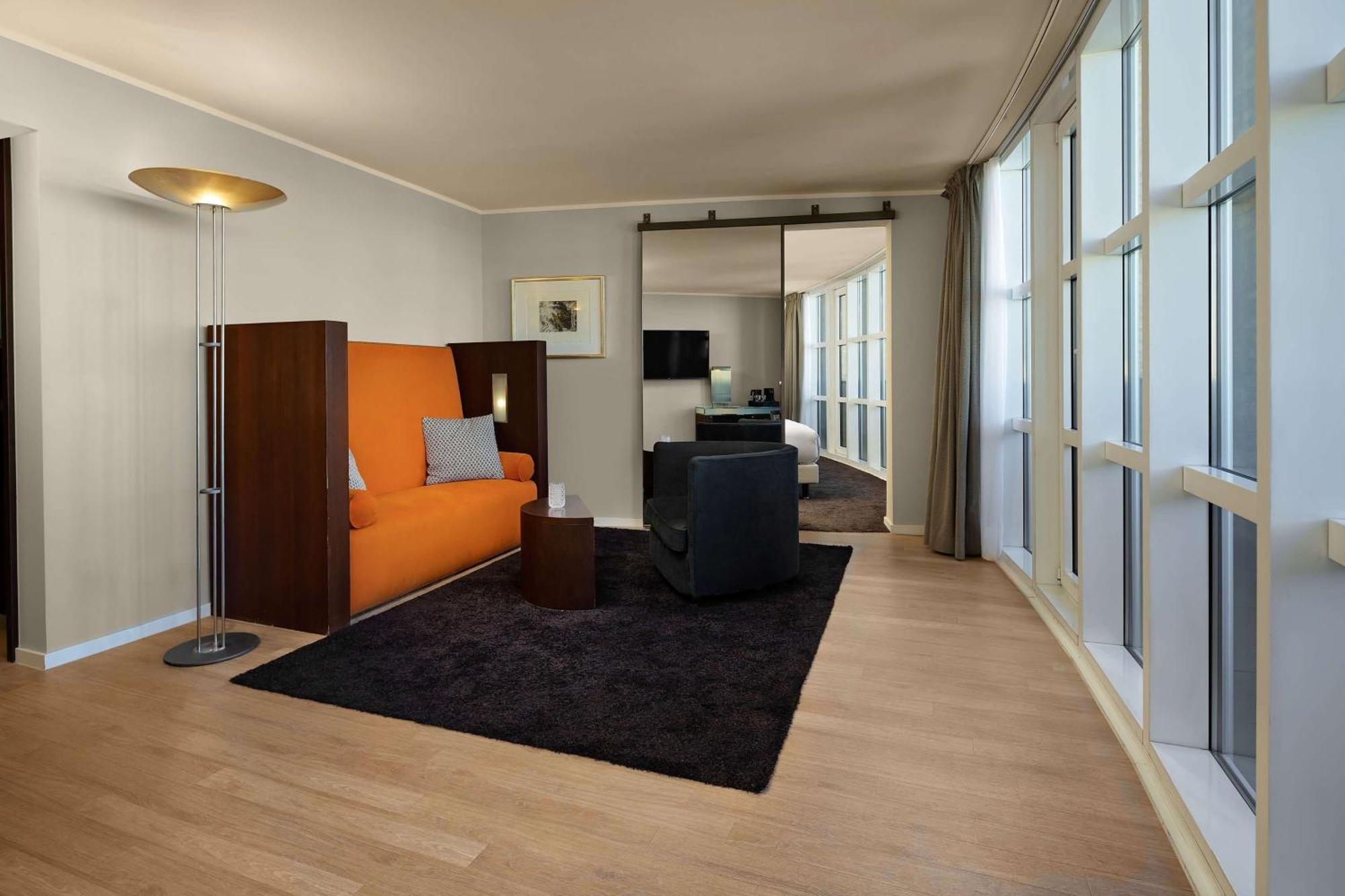 Wasserturm Hotel Cologne, Curio Collection By Hilton Exterior foto